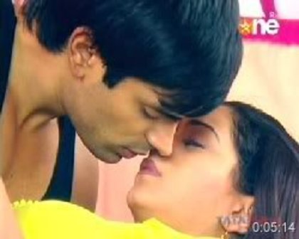 252517_107581946001998_100002505780956_68820_1320251_n - xxArmaan si Ridhima-Karan Singh Grover si Sukirti Kandpalxx