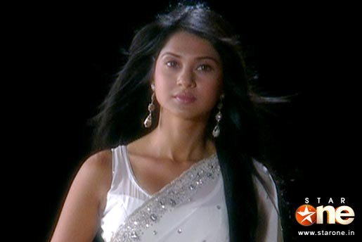 58599_147694255267755_129813000389214_197947_3552846_n - Jennifer Winget