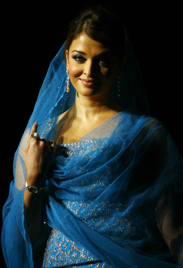 73256d1314764654-aishwarya-rai-aishwarya-rai-n-bluedressphotoshoot-pic - Aishwarya Rai