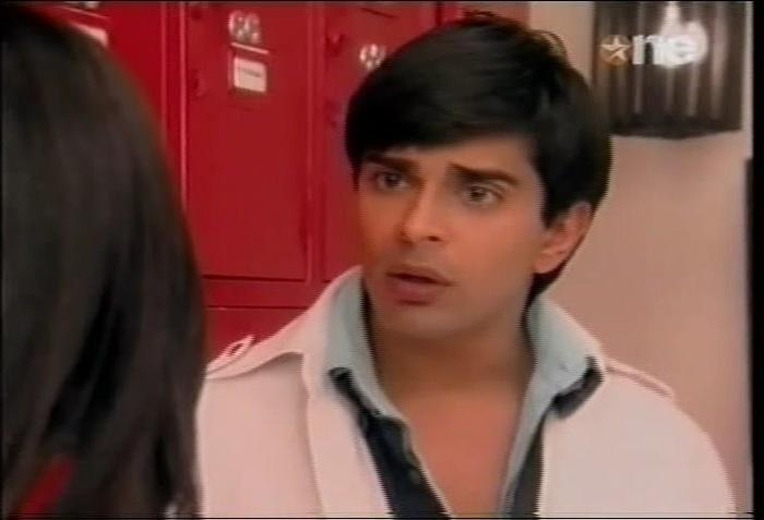 1 (38) - DILL MILL GAYYE  KaSh As AR Leg Holding I Scene Caps