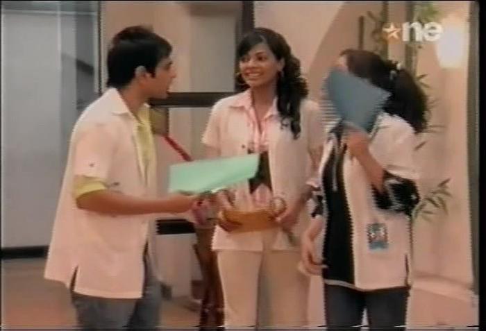 1 (77) - DILL MILL GAYYE  KaSh As AR Leg Holding I Scene Caps