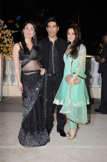 120190-kareena-kapoor-manish-malhotra-and-preity-zinta-at-imran-khan-a