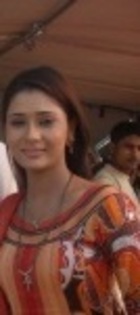 5-67-crop - Sara Khan-in saree