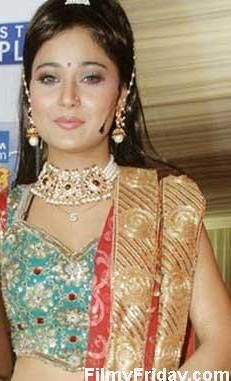 Parul-Chauhan-and-Sara-Khan-crop