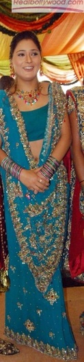 normal_Sara-Khan-with-Angad-Hasija-2-crop - Sara Khan-in saree