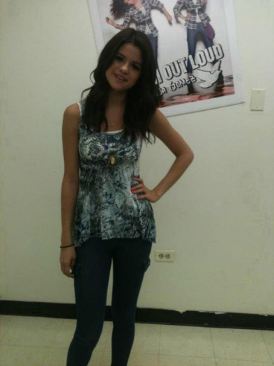 293603_230238797039873_100001612625871_701482_245702664_n - Selena Gomez 1