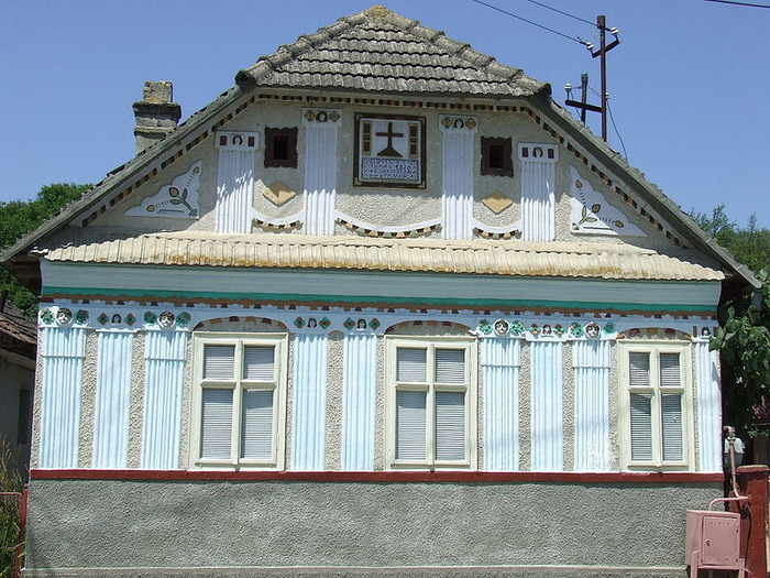 800px-Traditional_House_in_Taga,_Cluj_County