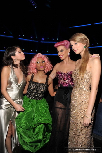 128 - 20 11 2011 American Music Awards