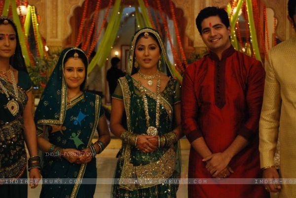 164022-karan-mehra-hina-khan-pooja-joshi-in-tv-show-ye-rishta-kya-kehl