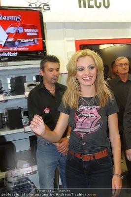  - x Alexandra Stan - Media Markt Lugner City 2011