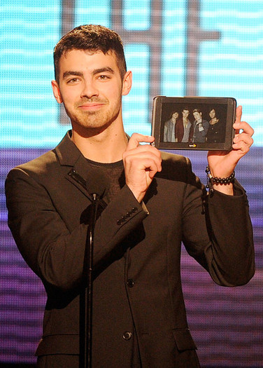Joe+Jonas+2011+American+Music+Awards+Show+IEDEsmgh7GGl