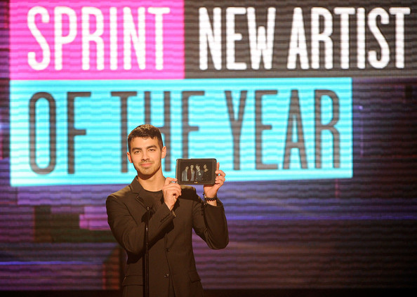 Joe+Jonas+2011+American+Music+Awards+Show+ipyyNU1xG6Fl