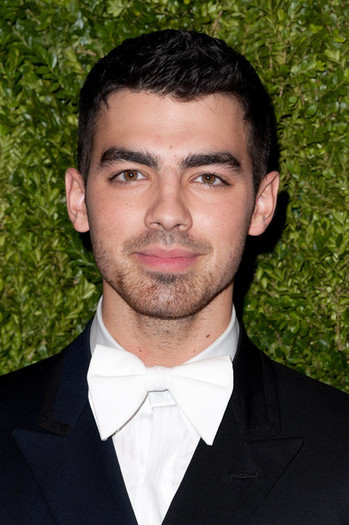 Joe+Jonas+8th+Annual+CFDA+Vogue+Fashion+Fund+b1r5_RlBfI_l