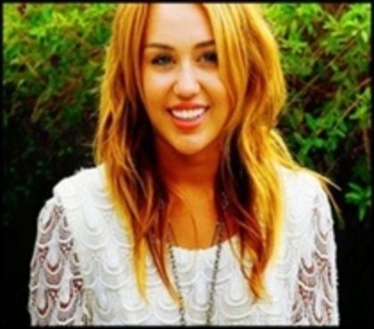 52492999_WMFWEYZ2 - Miley pozeee