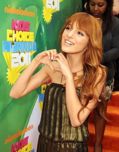 205765_193883850646888_119669298068344_444253_1569049_n - Bella Thorne