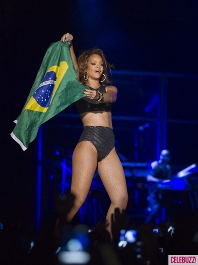 Rihanna-Brazil-5-435x580 - Poze cu Rihannah