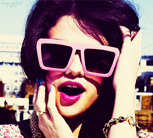 tumblr_lw5f9jENbI1r2hrs2o1_500 - SmileSelena - Click