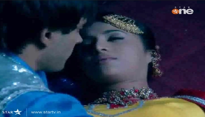 359 - DILL MILL GAYYE KaSh As AR Heer Ranjha Scene Caps By Me II