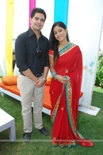 Hina & Karan in Love [4]