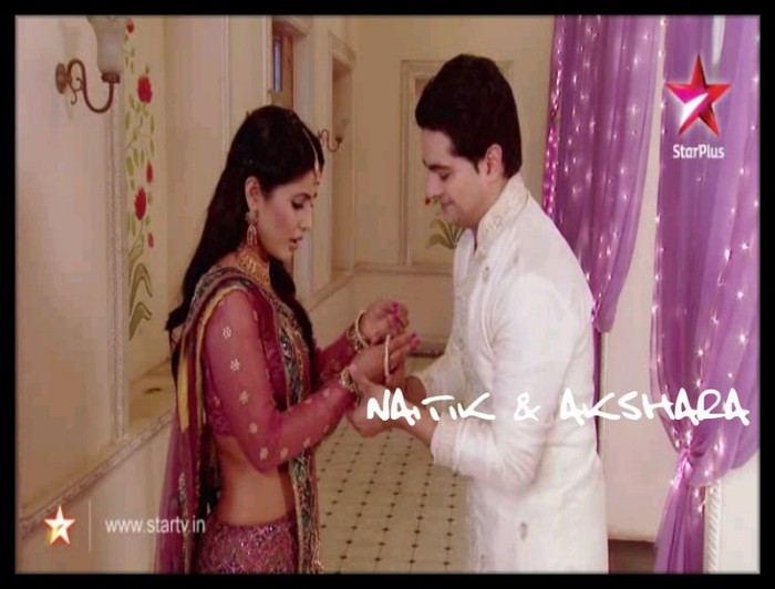 266578_247181211959085_152160674794473_1065565_4062939_o - Naitik si Akshara