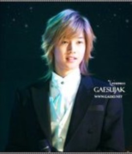 52543028_VNSHAJM2 - Kim Hyun Joong