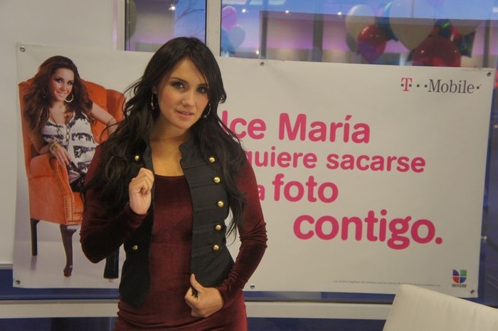 dulcema - 1-Dulce Maria en Meet Greet T-Mobile-1