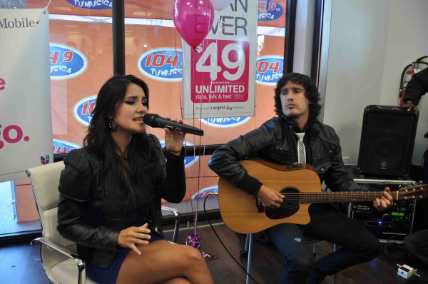 498611715 - 1-Dulce Maria en Meet Greet T-Mobile-1