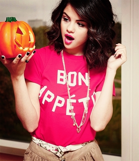 Selena-selena-gomez-16309462-500-577