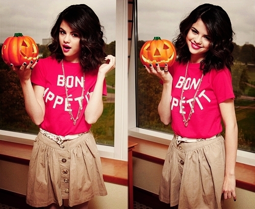 Selena-selena-gomez-16309483-500-411