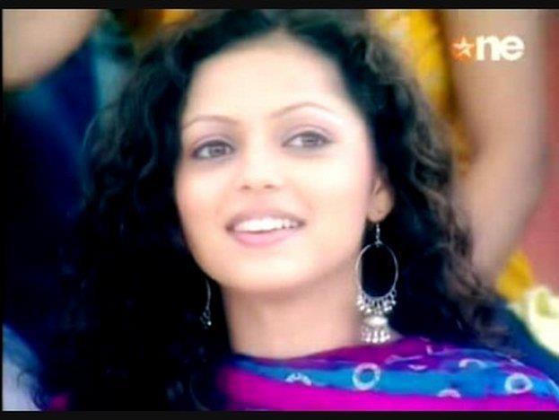 382854_270939659623461_100001222888612_857674_1783924539_n - Drashti Dhami