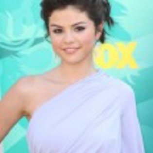 Selena_Gomez_1255979191_2