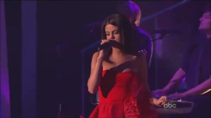 WS live-dancing 233 - Selena Gomez live Who Says and dancing