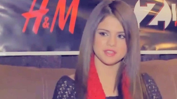 001 082 - Selena Gomez Live life to the fullest