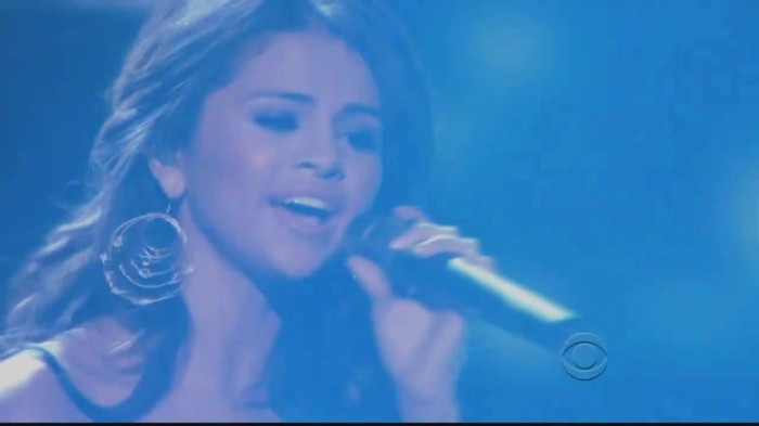 01 115 - Selena Gomez  A Year Without Rain Live at People Choice Awards 2011