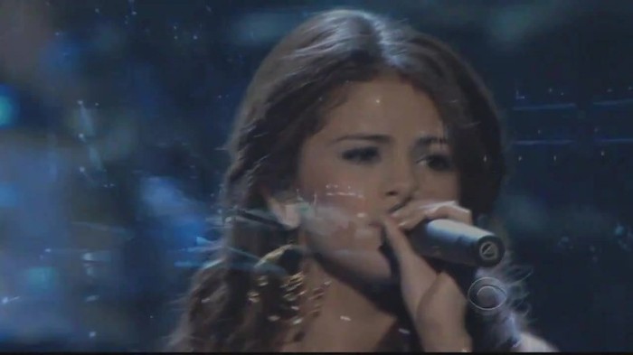 01 214 - Selena Gomez  A Year Without Rain Live at People Choice Awards 2011