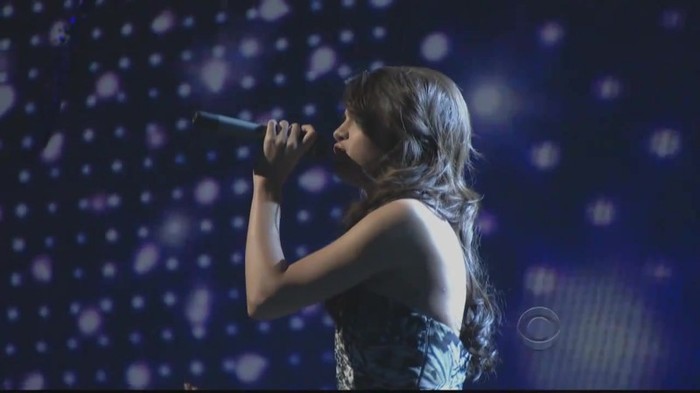 01 229 - Selena Gomez  A Year Without Rain Live at People Choice Awards 2011