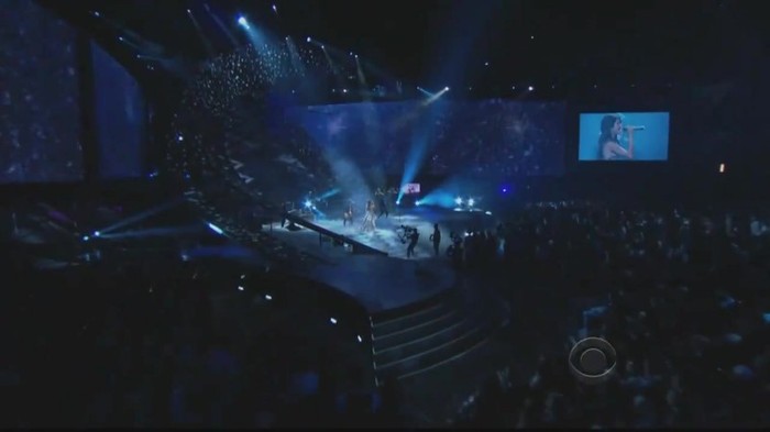 01 290 - Selena Gomez  A Year Without Rain Live at People Choice Awards 2011