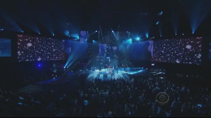 01 304 - Selena Gomez  A Year Without Rain Live at People Choice Awards 2011