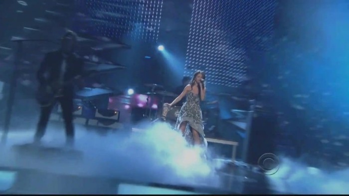 01 312 - Selena Gomez  A Year Without Rain Live at People Choice Awards 2011