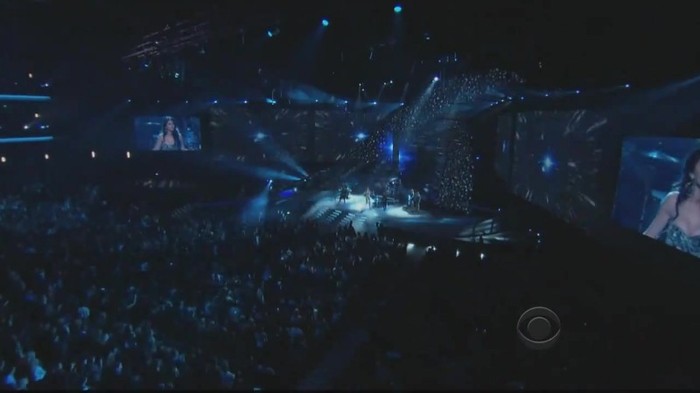 01 324 - Selena Gomez  A Year Without Rain Live at People Choice Awards 2011