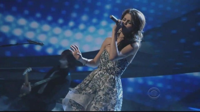 01 357 - Selena Gomez  A Year Without Rain Live at People Choice Awards 2011