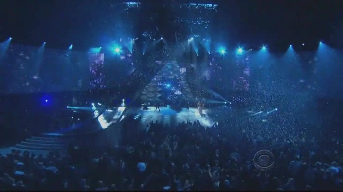 01 409 - Selena Gomez  A Year Without Rain Live at People Choice Awards 2011