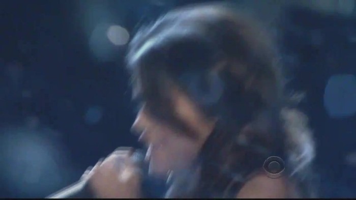 01 412 - Selena Gomez  A Year Without Rain Live at People Choice Awards 2011