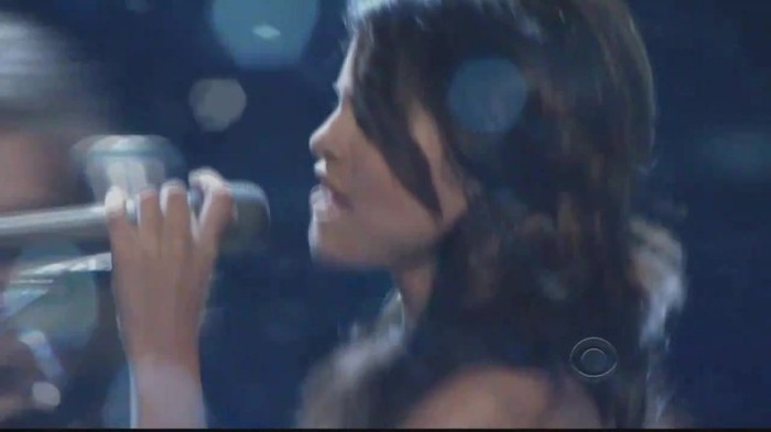 01 414 - Selena Gomez  A Year Without Rain Live at People Choice Awards 2011