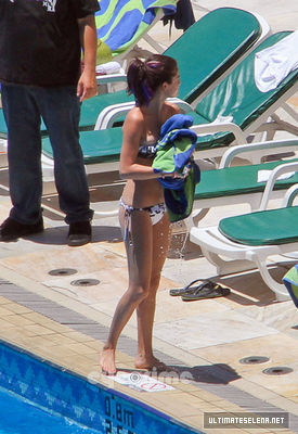 normal_t011 - 4 02 2012 Poolside in Rio de Janeiro