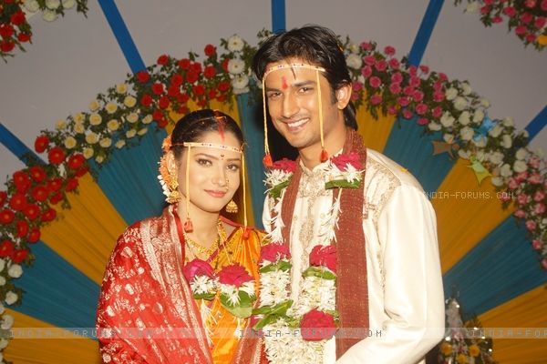 37125-manav-and-archana-a-newly-wedding-couple