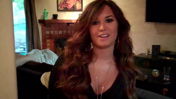 Demi Lovato - Live Chat TODAY! 038 - Demilush - Live Chat Today Captures