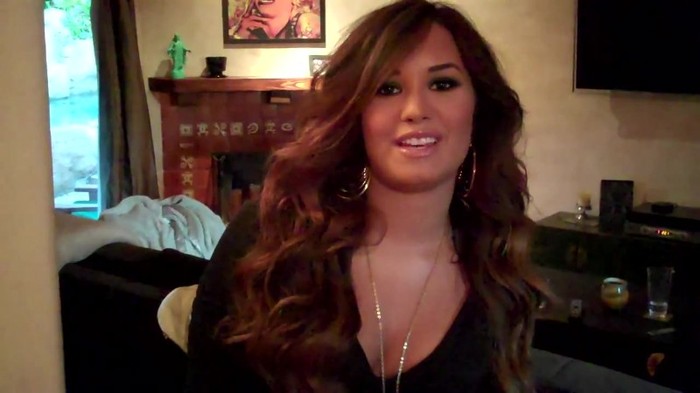 Demi Lovato - Live Chat TODAY! 041 - Demilush - Live Chat Today Captures