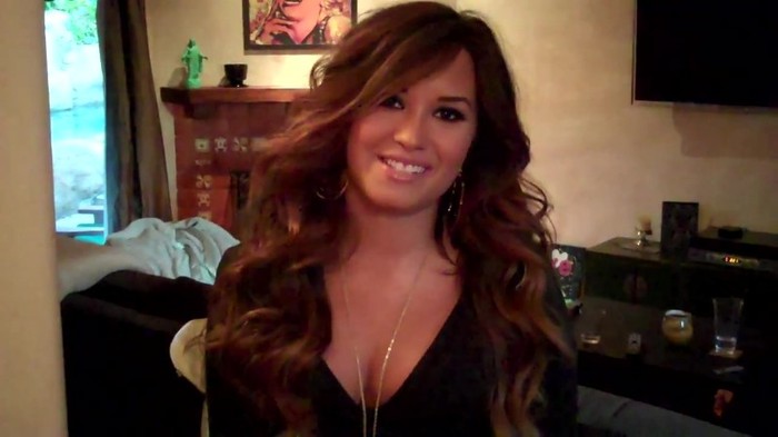 Demi Lovato - Live Chat TODAY! 061