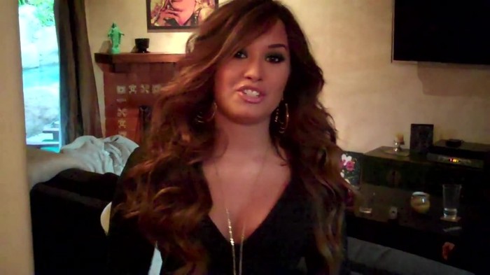 Demi Lovato - Live Chat TODAY! 074